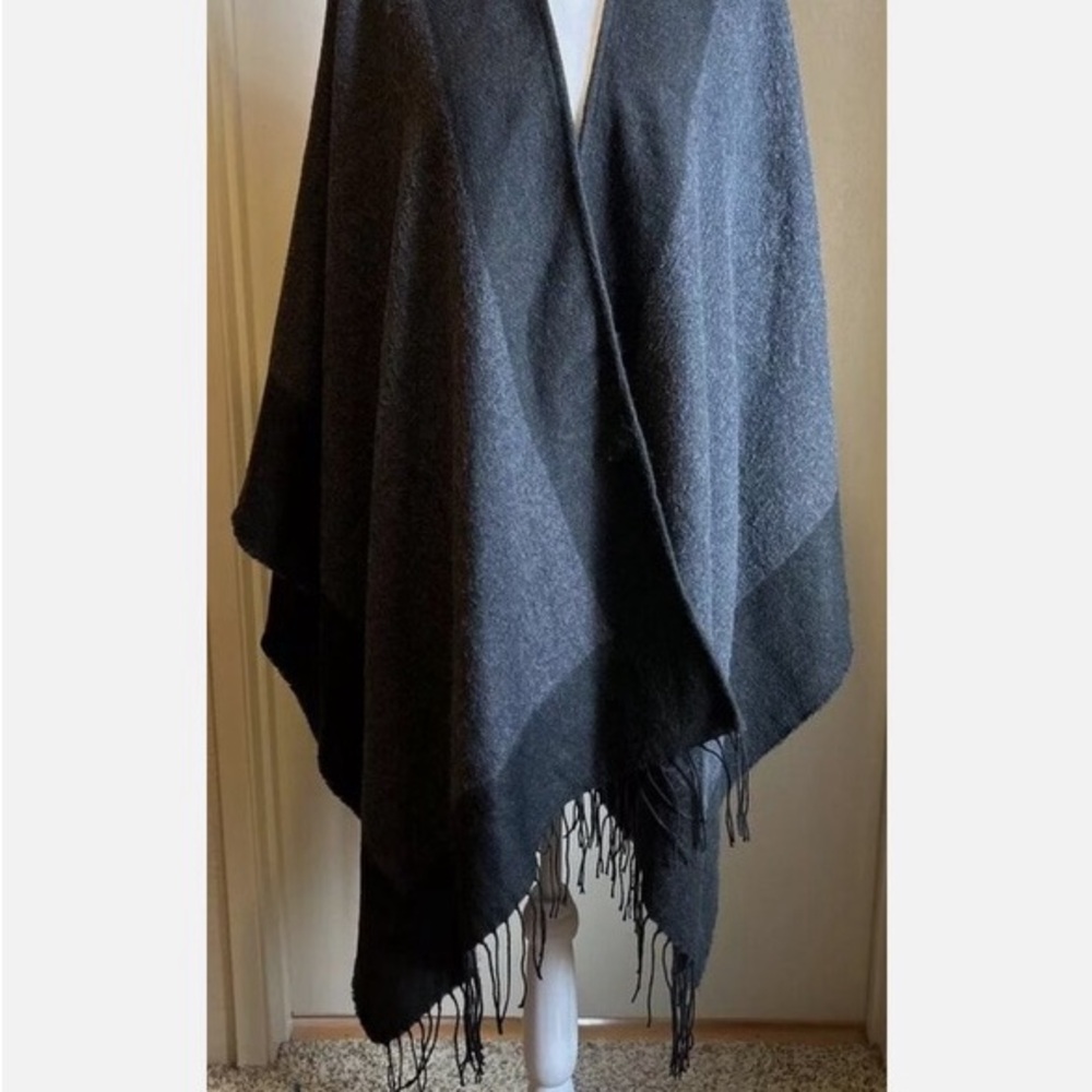 Issac Mizrahi Shawl Wrap Black and Charcoal Gray Fringed